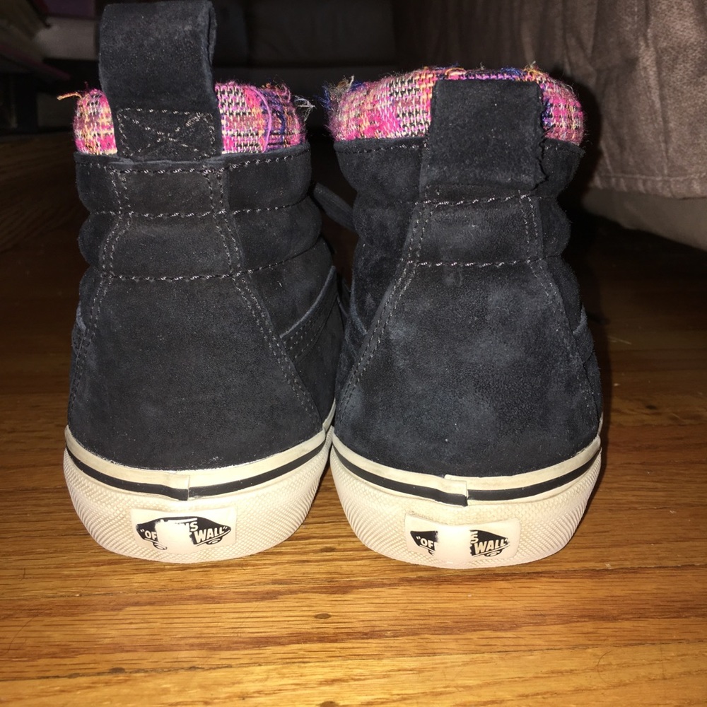 𝗕𝗹𝗮𝗰𝗸 𝗛𝗶𝗴𝗵 𝗧𝗼𝗽 𝗩𝗮𝗻𝘀 - Picture 10 of 11